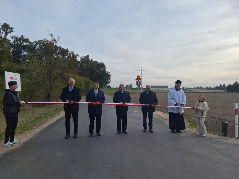 UROCZYSTE OTWARCIE I POŚWIĘCENIE DROGI GMINNEJ W MIEJSCOWOŚCI BUDY