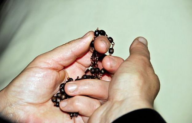 ZAPROSZENIE NA NABOŻEŃSTWA RÓŻAŃCOWE W PAŹDZIERNIKU
