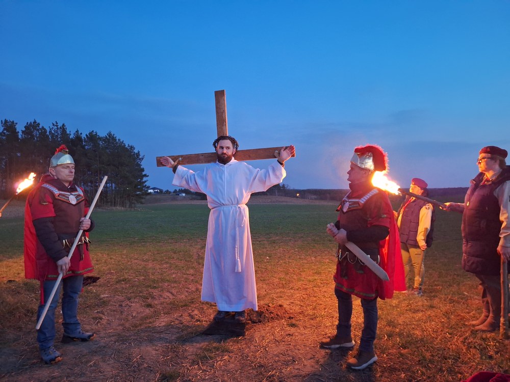 INSCENIZOWANE NABOŻEŃSTWO DROGI KRZYŻOWEJ W MSZANIE