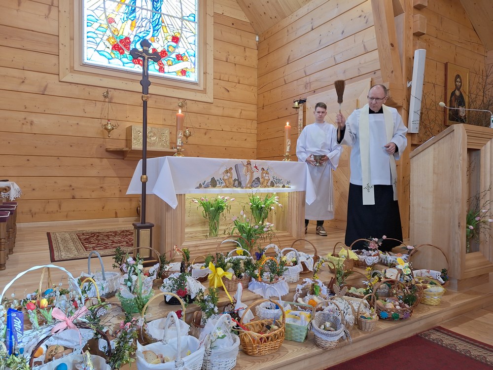 POŚWIĘCENIE POKARMÓW WIELKANOCNYCH – KAPLICA W MAŁKACH