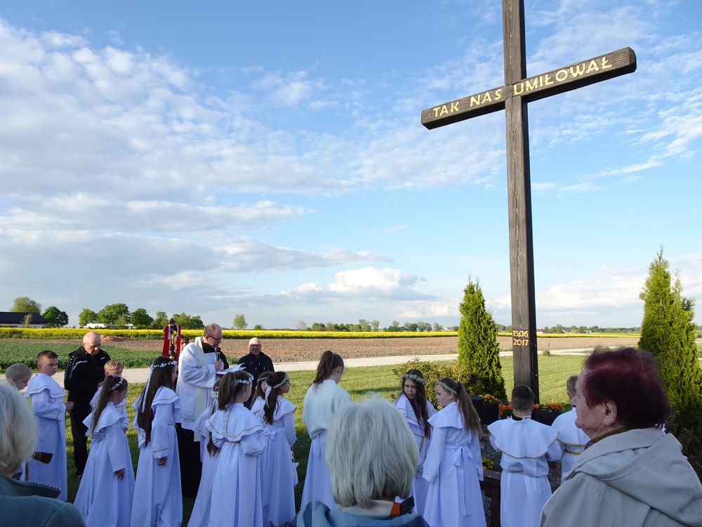 MSZA ŚW. I PROCESJA O URODZAJE Z UDZIAŁEM DZIECI PIERWSZOKOMUNIJNYCH – KAPLICA W MAŁKACH